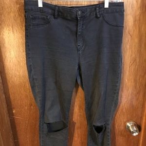 Distressed Black Refuge Jeans